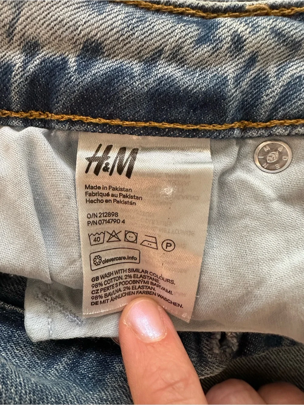 H&M &Denim Ultra High Waist Mom Jeans Women’s US 4 Light Wash Button Fly 26x28 - Picture 5 of 9